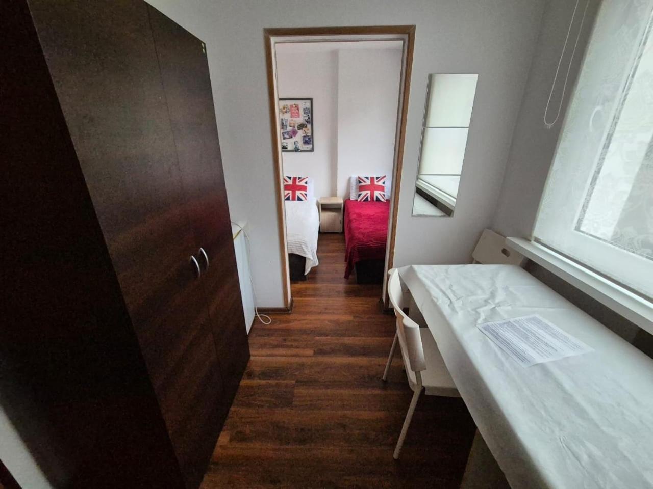 Hotel Travel House Breslavia Esterno foto